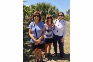 Susan, me & Robin at Lido Key beach...can you guess which one of us does not live in Florida??